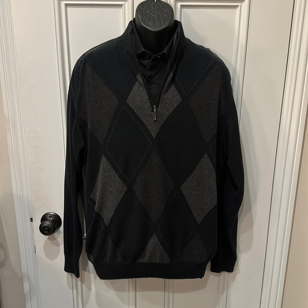 Men’s Quarter Zip Mid-Lightweight Sweater.